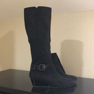 Black velvet sip on boots.